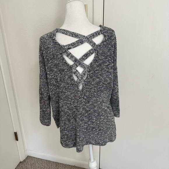 Express Oversized Open Back Knit Distressed Sweater Black White Size Small NWOT - Picture 3 of 5